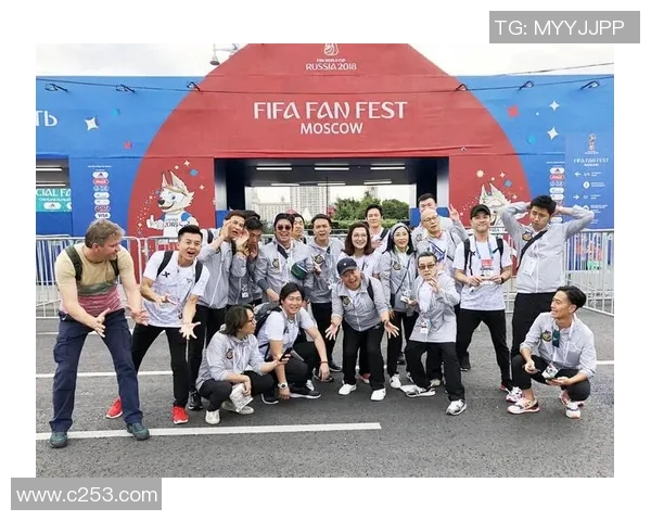 足球巨星与飞机同框瞬间 揭秘空中旅行中的明星风采